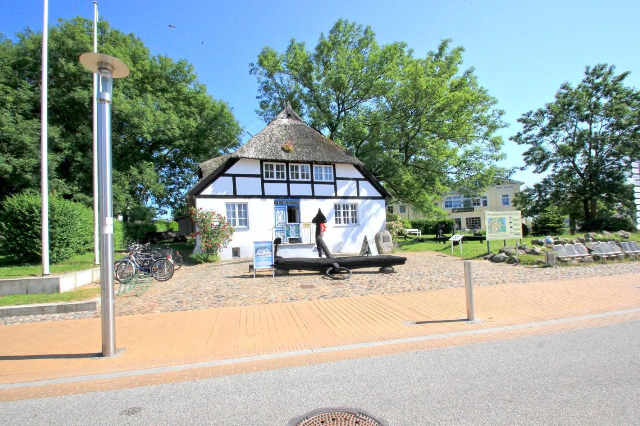 Zentrale Fewo Mit Balkon, Gratis Nutzung Vom Ahoi Erlebnisbad Und Sauna In Sellin - Villa Buskam Fewo 27 Goehren  Exterior photo