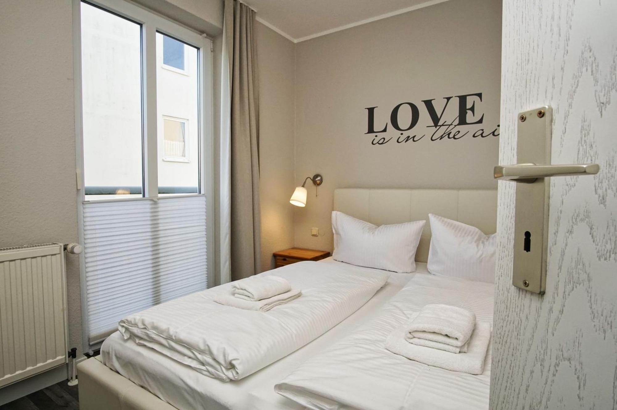 Zentrale Fewo Mit Balkon, Gratis Nutzung Vom Ahoi Erlebnisbad Und Sauna In Sellin - Villa Buskam Fewo 27 Goehren  Exterior photo
