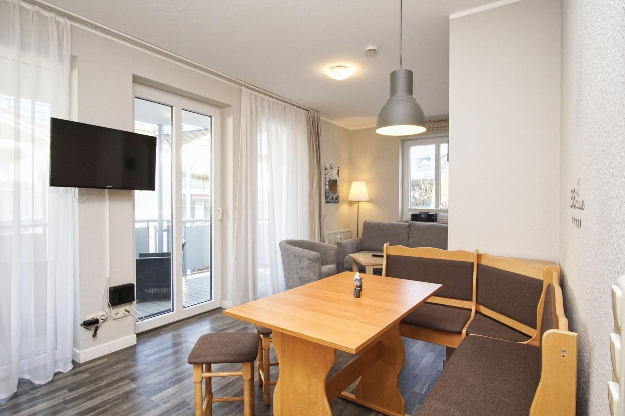Zentrale Fewo Mit Balkon, Gratis Nutzung Vom Ahoi Erlebnisbad Und Sauna In Sellin - Villa Buskam Fewo 27 Goehren  Exterior photo